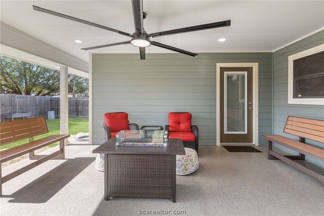 1702 Kingsgate Drive, Bryan, TX 77807