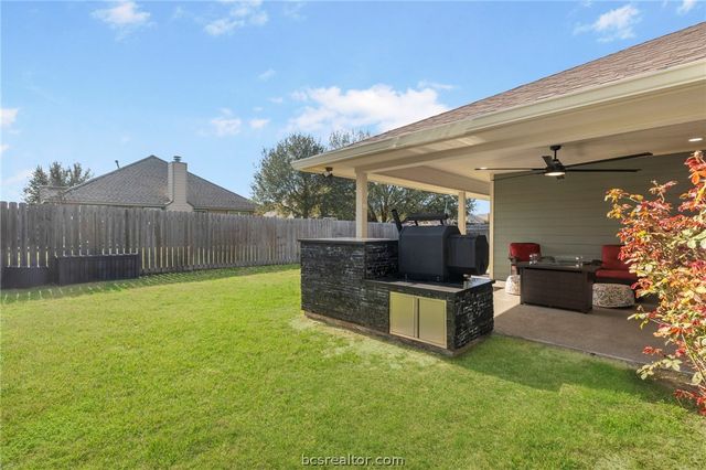 1702 Kingsgate Drive, Bryan, TX 77807