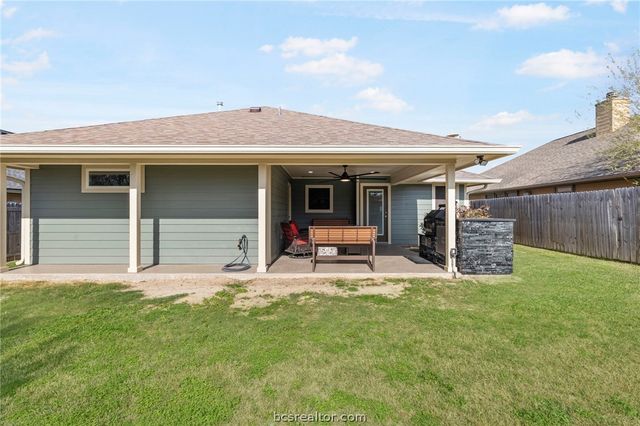 1702 Kingsgate Drive, Bryan, TX 77807