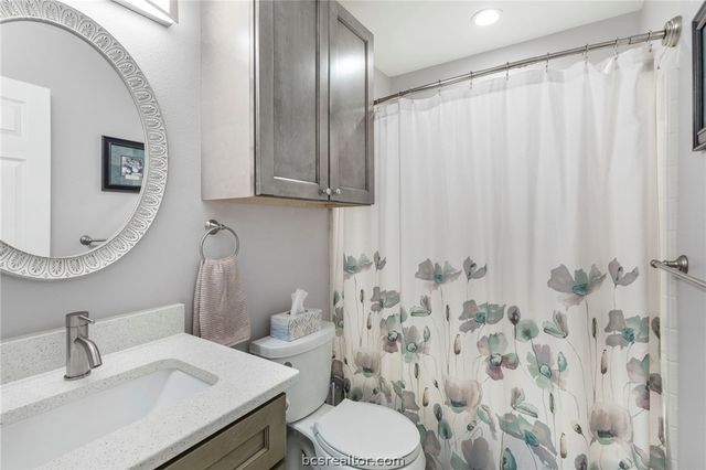 1702 Kingsgate Drive, Bryan, TX 77807