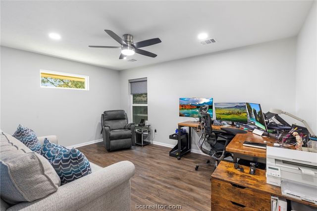 1702 Kingsgate Drive, Bryan, TX 77807