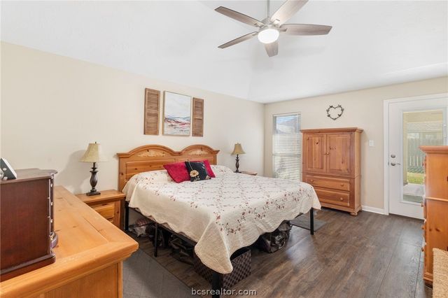 1702 Kingsgate Drive, Bryan, TX 77807