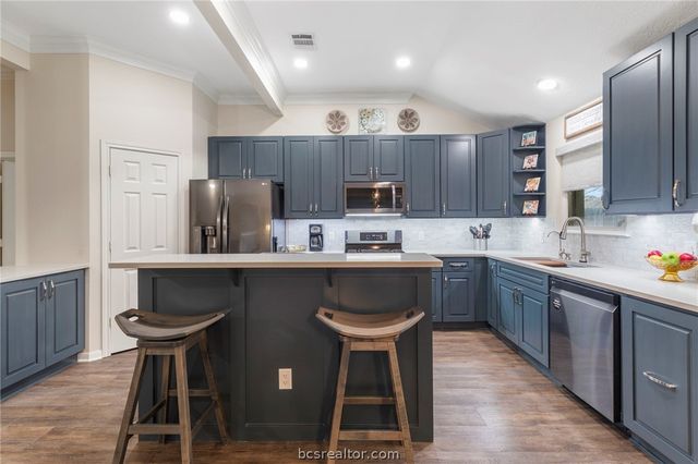 1702 Kingsgate Drive, Bryan, TX 77807