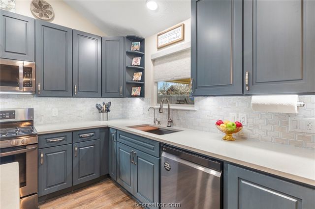 1702 Kingsgate Drive, Bryan, TX 77807