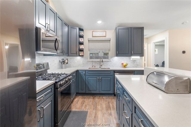 1702 Kingsgate Drive, Bryan, TX 77807