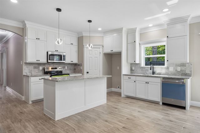 602 W Newton Street, Terrell, TX 75160
