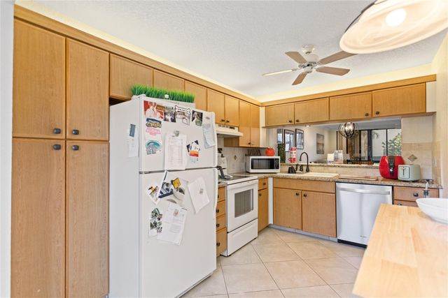 4611 Carambola Circle 27228, Coconut Creek, FL 33066