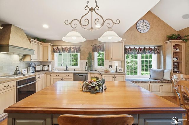 1345 Logans Run Street, Bedford Twp, MI 48182