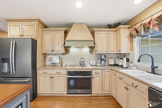 1345 Logans Run Street, Bedford Twp, MI 48182