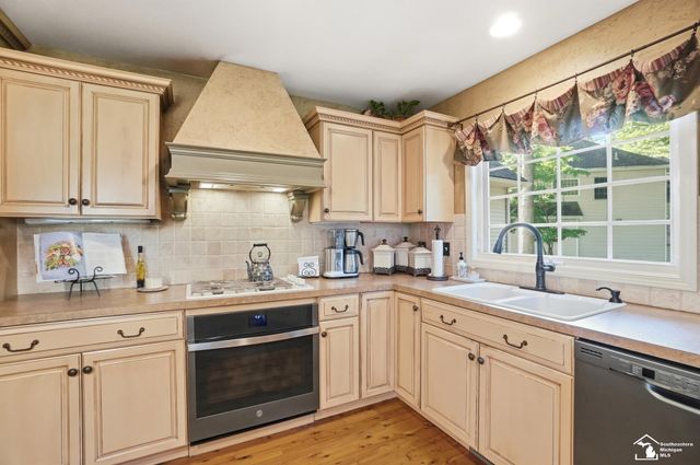 1345 Logans Run Street, Bedford Twp, MI 48182