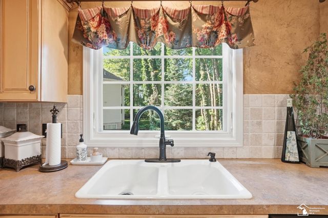 1345 Logans Run Street, Bedford Twp, MI 48182