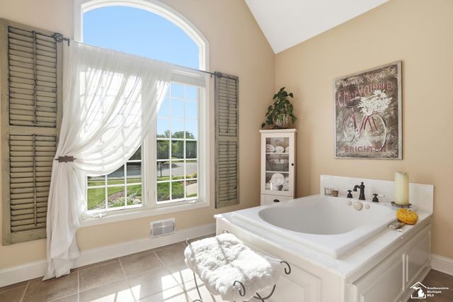 1345 Logans Run Street, Bedford Twp, MI 48182