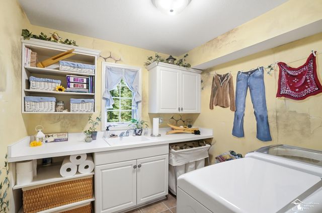 1345 Logans Run Street, Bedford Twp, MI 48182