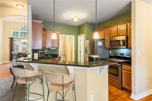 1329 Penrose LN, Chesapeake, VA 23320