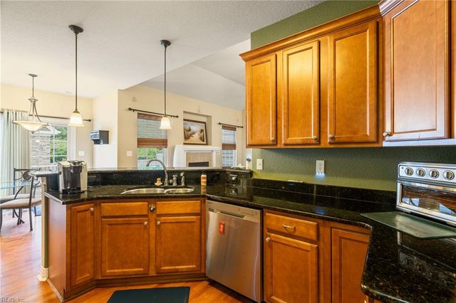 1329 Penrose LN, Chesapeake, VA 23320