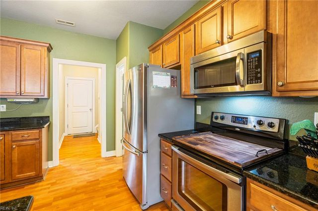 1329 Penrose LN, Chesapeake, VA 23320