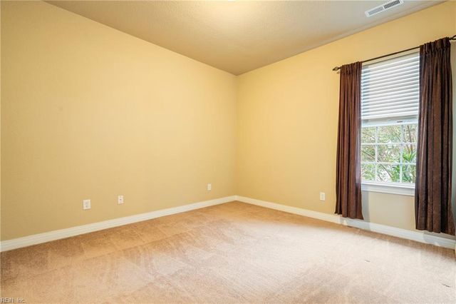 1329 Penrose LN, Chesapeake, VA 23320