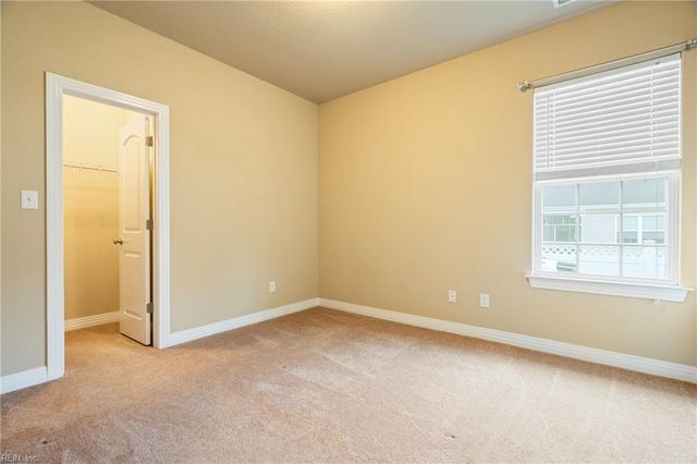 1329 Penrose LN, Chesapeake, VA 23320