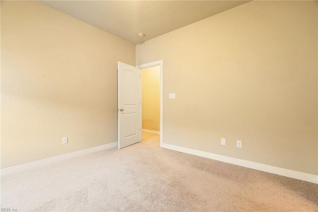 1329 Penrose LN, Chesapeake, VA 23320