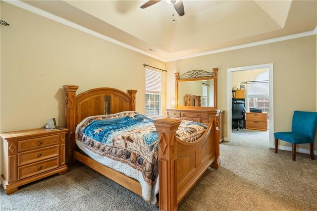 1329 Penrose LN, Chesapeake, VA 23320