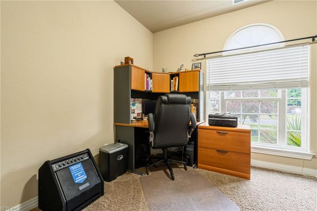 1329 Penrose LN, Chesapeake, VA 23320