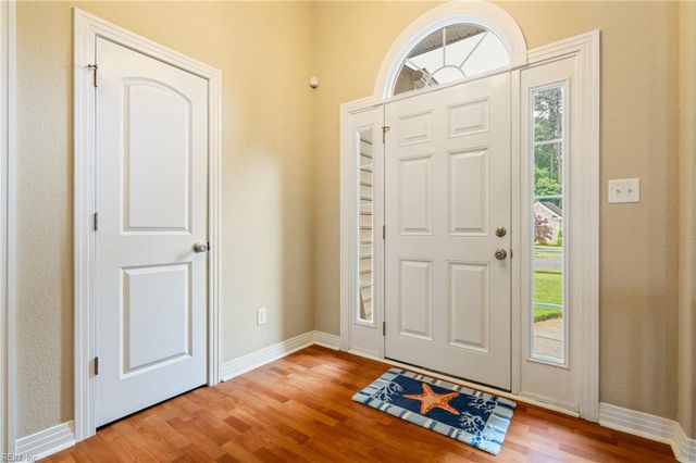 1329 Penrose LN, Chesapeake, VA 23320