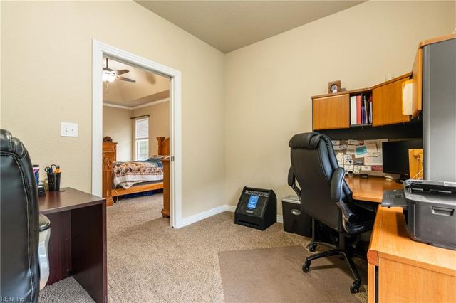 1329 Penrose LN, Chesapeake, VA 23320