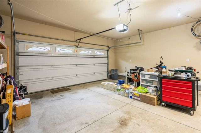 1329 Penrose LN, Chesapeake, VA 23320