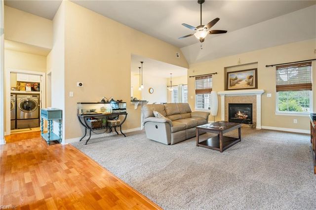 1329 Penrose LN, Chesapeake, VA 23320