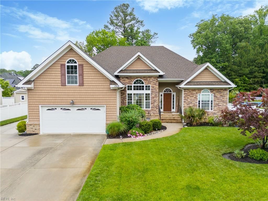 1329 Penrose LN, Chesapeake, VA 23320