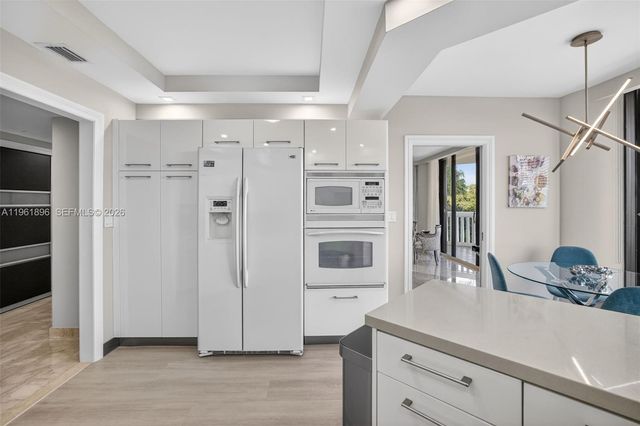 2000 Island Blvd 401, Aventura, FL 33160