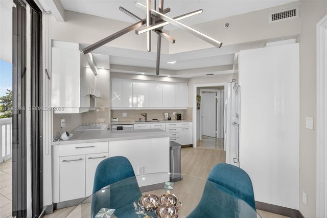 2000 Island Blvd 401, Aventura, FL 33160