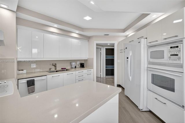 2000 Island Blvd 401, Aventura, FL 33160