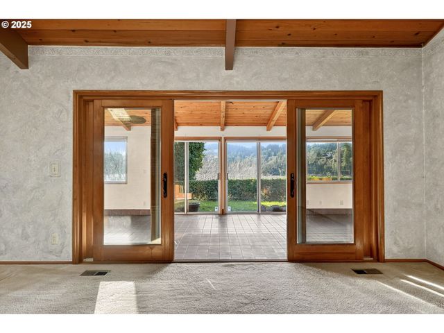 19619 Se COTTONWOOD St, Milwaukie, OR 97267