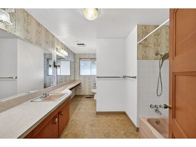 19619 Se COTTONWOOD St, Milwaukie, OR 97267