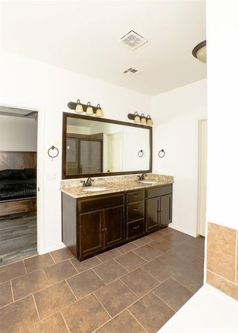 186 Oakridge Drive, Choctaw, OK 73020