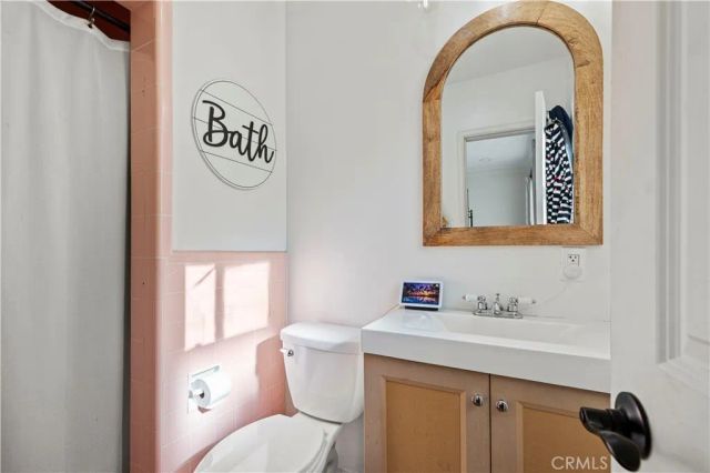 18229 Strathern Street, Reseda, CA 91335