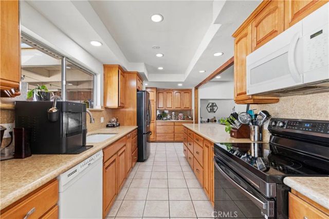 18229 Strathern Street, Reseda, CA 91335