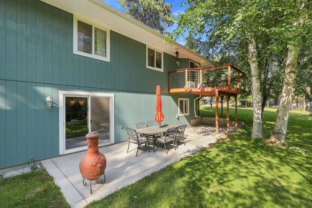 26208 E IDAHO PINES Ln, Newman Lake, WA 99025