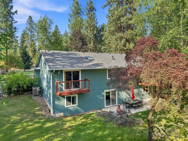 26208 E IDAHO PINES Ln, Newman Lake, WA 99025