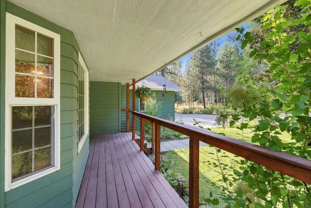 26208 E IDAHO PINES Ln, Newman Lake, WA 99025