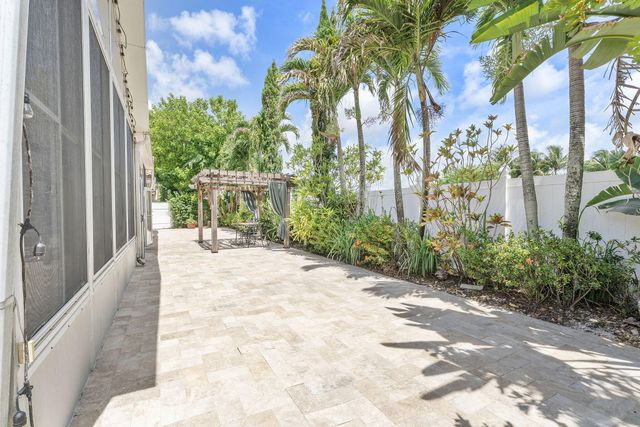 9399 Lake Serena Drive, Boca Raton, FL 33496