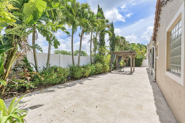 9399 Lake Serena Drive, Boca Raton, FL 33496