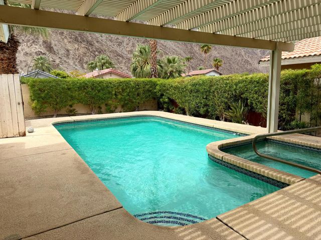 52310 Avenida Madero, La Quinta, CA 92253
