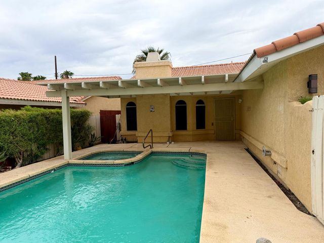 52310 Avenida Madero, La Quinta, CA 92253