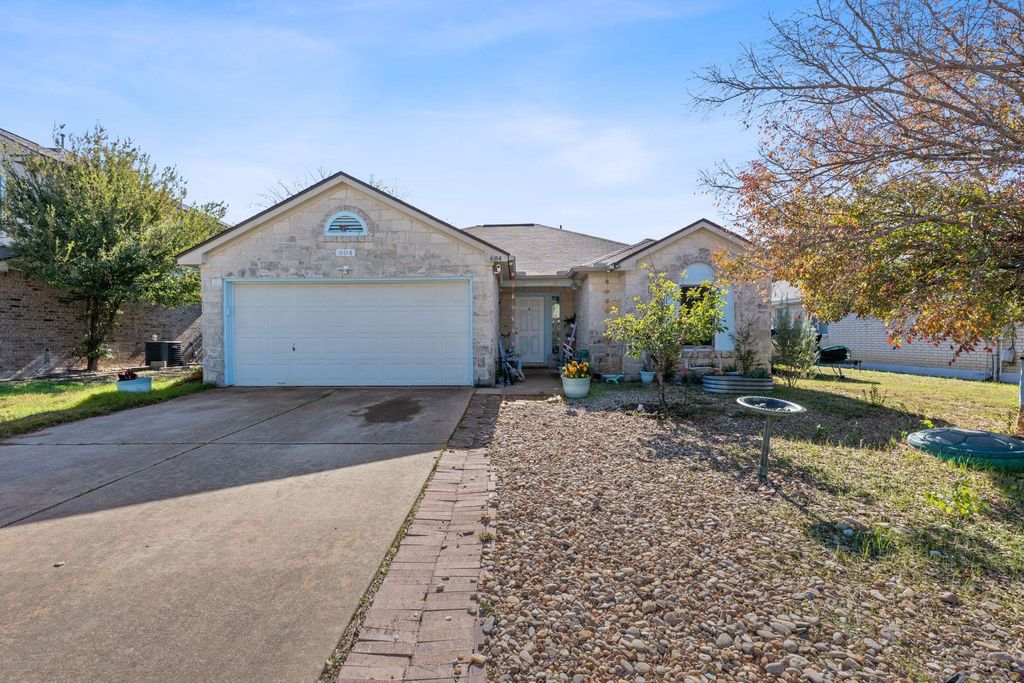 604 Camino Alto DR, Leander, TX 78641
