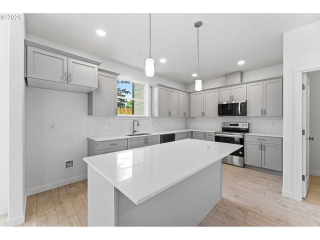 4752 N VANDERBILT St, Portland, OR 97203