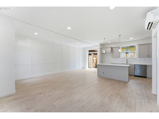 4752 N VANDERBILT St, Portland, OR 97203