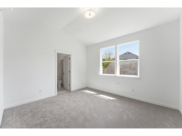 4752 N VANDERBILT St, Portland, OR 97203