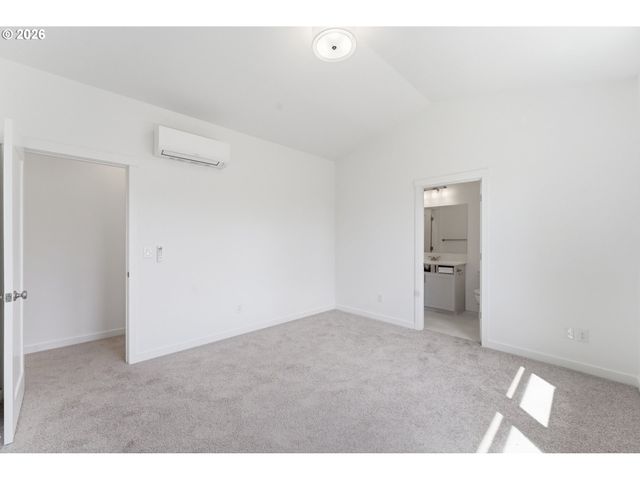 4752 N VANDERBILT St, Portland, OR 97203